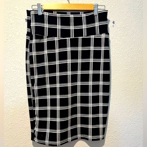 Lularoe Cassie Pencil skirt in size medium.